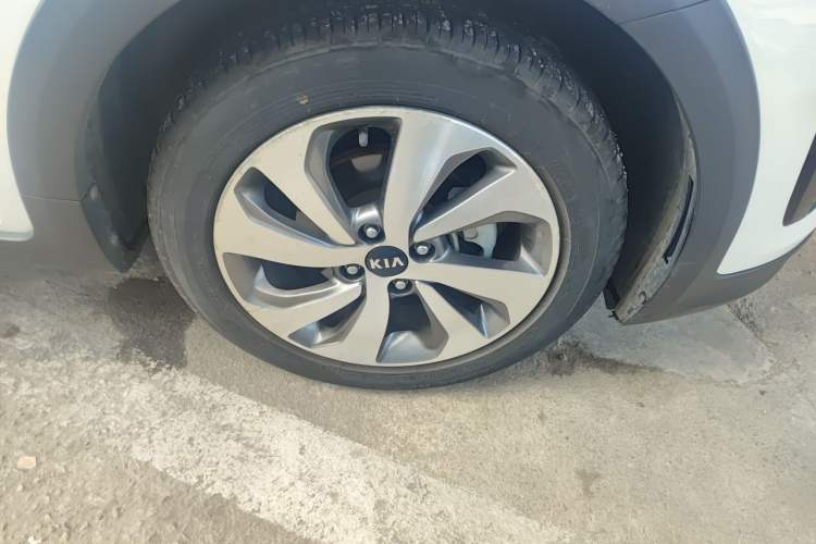 Used Kia KX Cross 2018 1.6L Automatic Dynamic Sunroof Version Right Front Wheel Hub