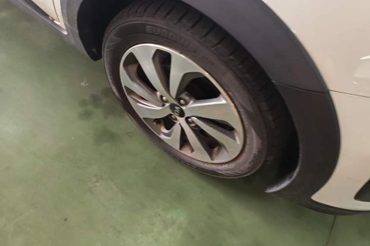 Used Kia KX Cross 2018 1.6L Automatic Dynamic Sunroof Version Right Front Wheel Hub