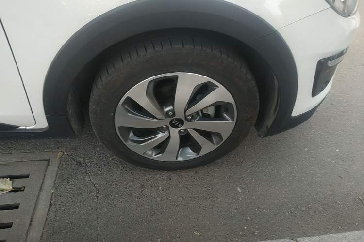 Used Kia KX Cross 2018 1.6L Automatic Dynamic Sunroof Version Right Front Wheel Hub