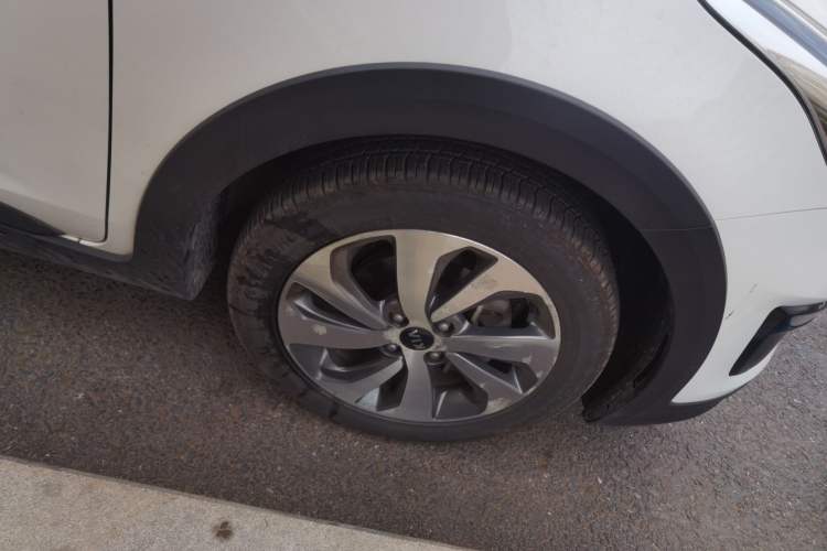 Used Kia KX Cross 2018 1.6L Automatic Dynamic Sunroof Version Right Front Wheel Hub