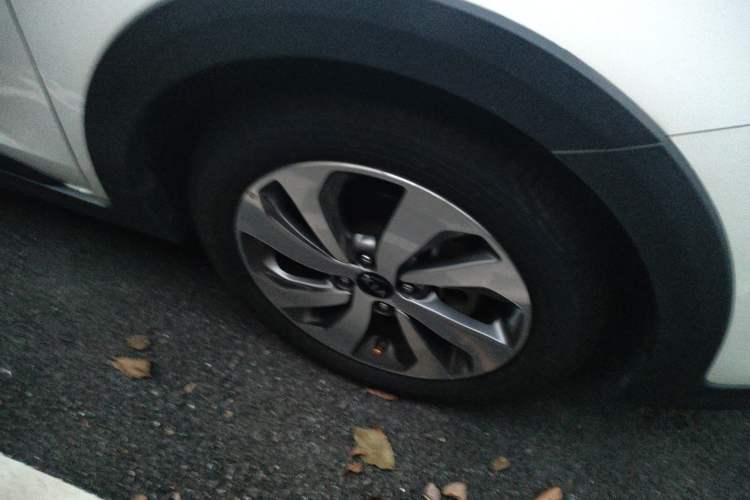 Used Kia KX Cross 2018 1.6L Automatic Dynamic Sunroof Version Right Front Wheel Hub