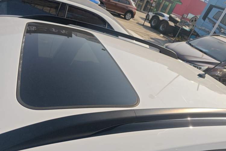 Used Kia KX Cross 2018 1.6L Automatic Dynamic Sunroof Version Roof