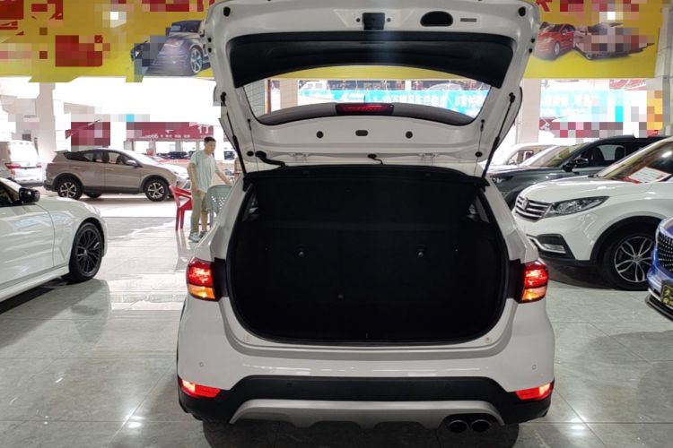 Used Kia KX Cross 2018 1.6L Automatic Dynamic Sunroof Version Trunk