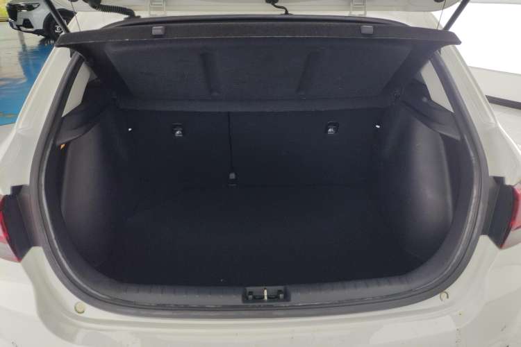 Used Kia KX Cross 2018 1.6L Automatic Dynamic Sunroof Version Trunk