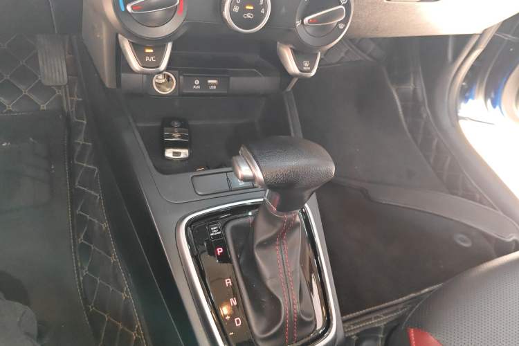 Used Kia KX Cross 2019 1.6L Automatic Dynamic Sunroof Version China VI Gear Lever