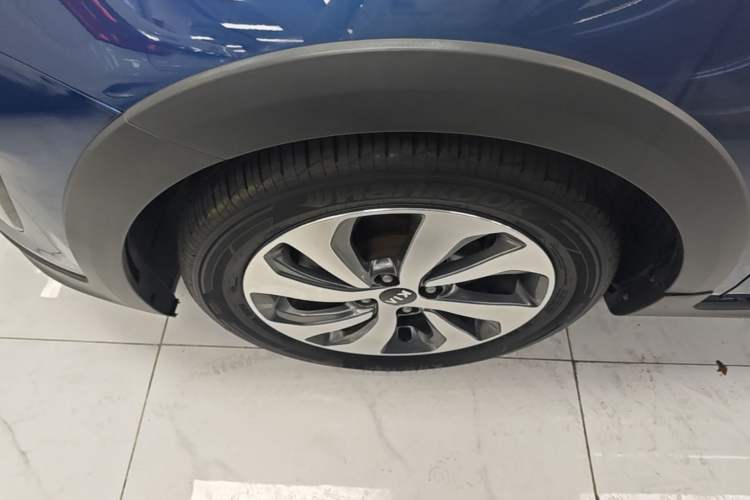 Used Kia KX Cross 2019 1.6L Automatic Dynamic Sunroof Version China VI Left Front Wheel Hub