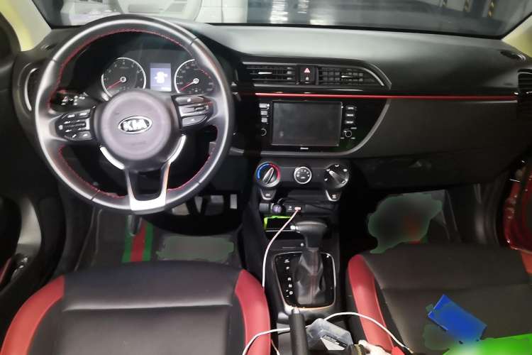Used Kia KX Cross 2019 1.6L Automatic Dynamic Sunroof Version China VI Center Console