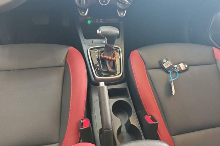 Used Kia KX Cross 2019 1.6L Automatic Dynamic Sunroof Version China VI Gear Lever