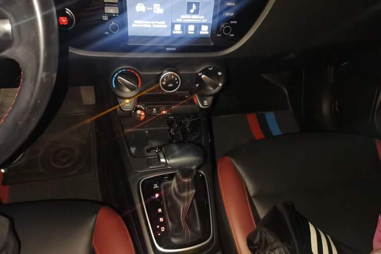 Used Kia KX Cross 2019 1.6L Automatic Dynamic Sunroof Version China VI Gear Lever