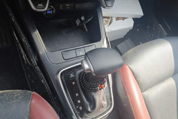 Used Kia KX Cross 2019 1.6L Automatic Dynamic Sunroof Version China VI Gear Lever