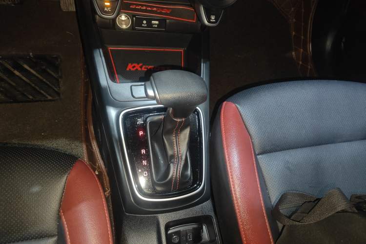 Used Kia KX Cross 2019 1.6L Automatic Dynamic Sunroof Version China VI Gear Lever