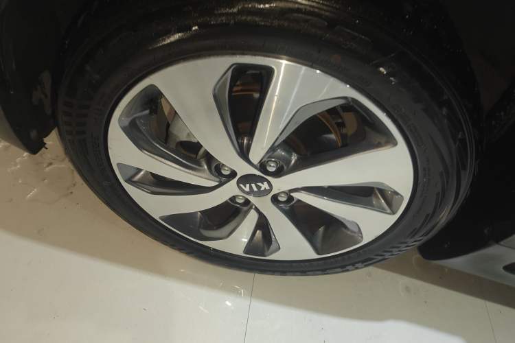 Used Kia KX Cross 2019 1.6L Automatic Dynamic Sunroof Version China VI Left Front Wheel Hub