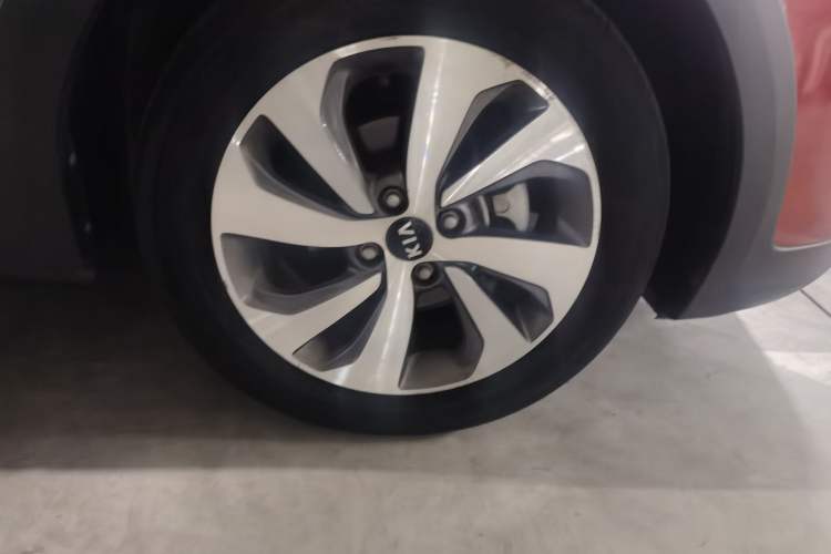 Used Kia KX Cross 2019 1.6L Automatic Dynamic Sunroof Version China VI Right Front Wheel Hub
