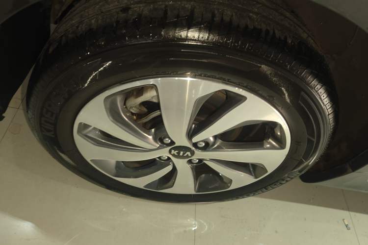 Used Kia KX Cross 2019 1.6L Automatic Dynamic Sunroof Version China VI Right Rear Wheel Hub