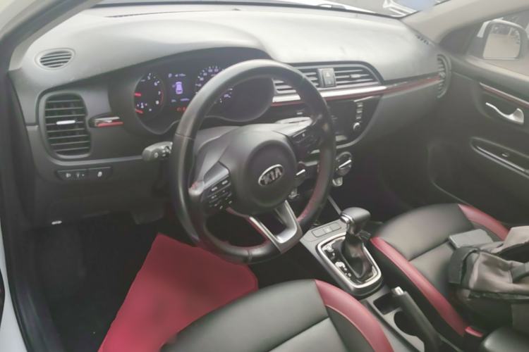 Used Kia KX Cross 2019 1.6L Automatic Dynamic Sunroof Version China VI Center Console