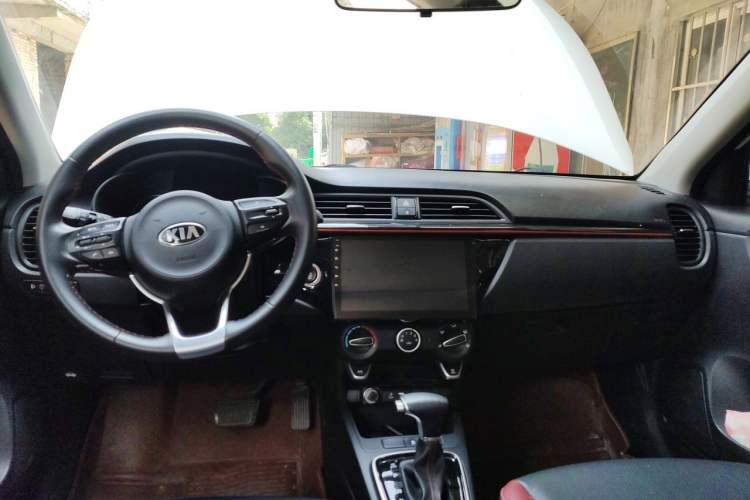 Used Kia KX Cross 2019 1.6L Automatic Dynamic Sunroof Version China VI Center Console