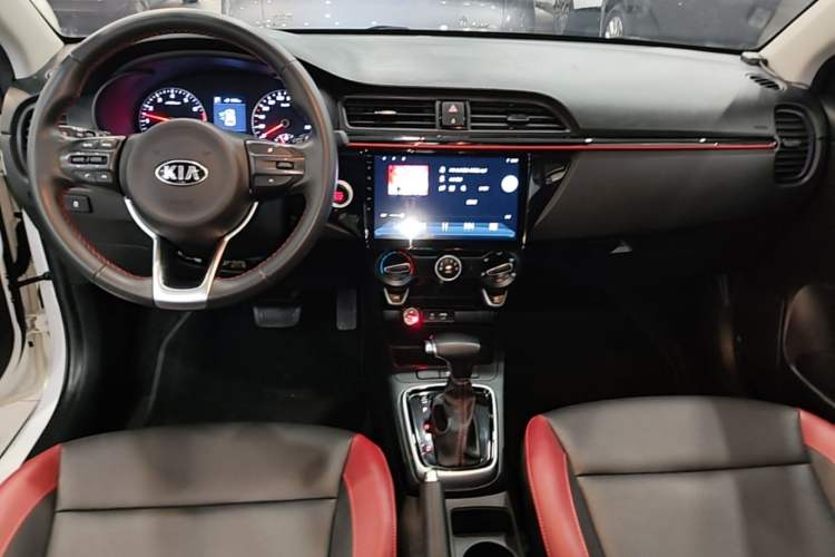 Used Kia KX Cross 2019 1.6L Automatic Dynamic Sunroof Version China VI Center Console