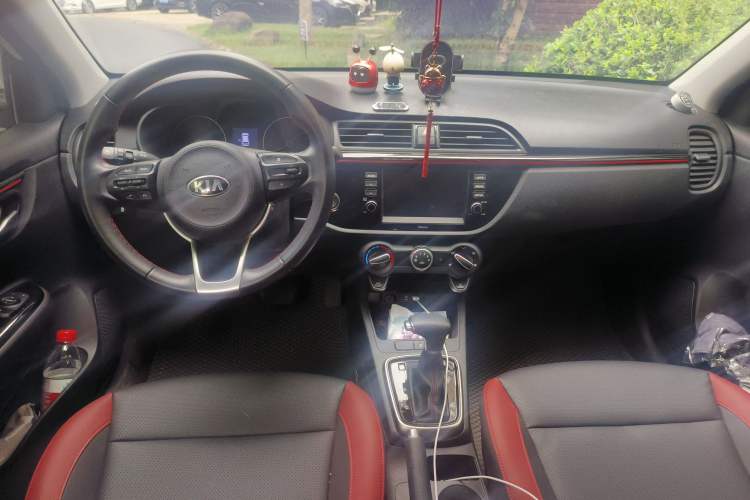 Used Kia KX Cross 2019 1.6L Automatic Dynamic Sunroof Version China VI Center Console