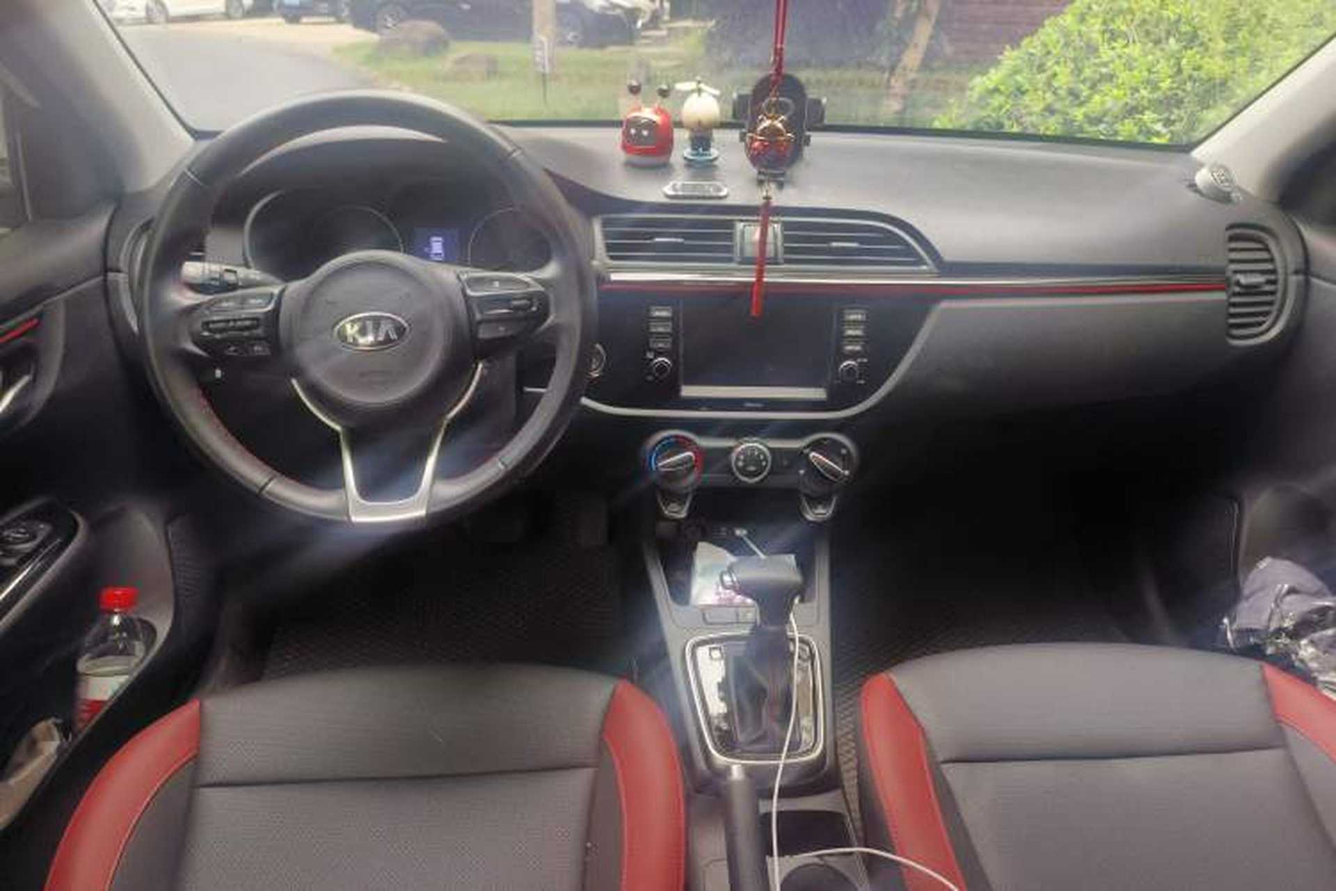 Used Kia KX Cross 2019 1.6L Automatic Dynamic Sunroof Version China VI Center Console