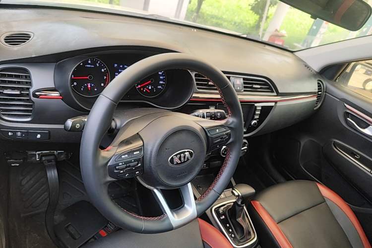 Used Kia KX Cross 2019 1.6L Automatic Dynamic Sunroof Version China VI Center Console