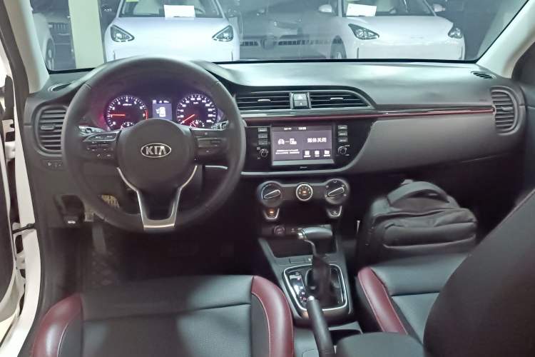Used Kia KX Cross 2019 1.6L Automatic Dynamic Sunroof Version China VI Center Console
