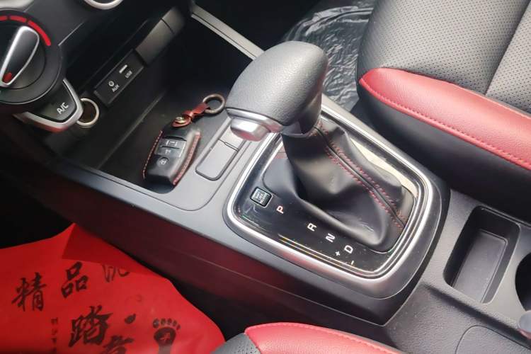 Used Kia KX Cross 2019 1.6L Automatic Dynamic Sunroof Version China VI Gear Lever