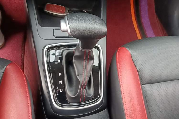 Used Kia KX Cross 2019 1.6L Automatic Dynamic Sunroof Version China VI Gear Lever