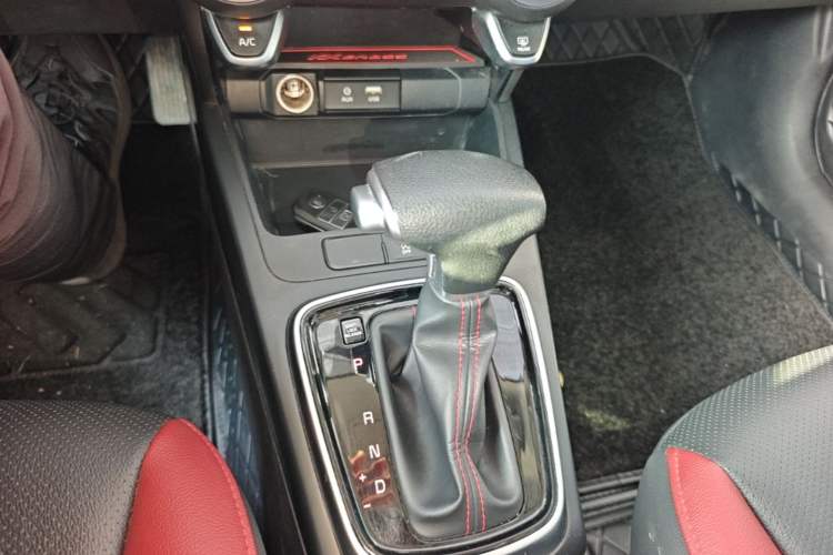 Used Kia KX Cross 2019 1.6L Automatic Dynamic Sunroof Version China VI Gear Lever