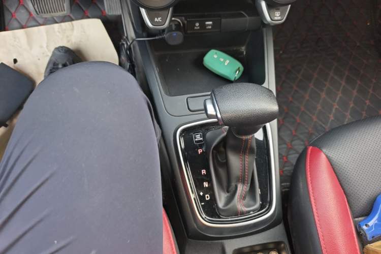 Used Kia KX Cross 2019 1.6L Automatic Dynamic Sunroof Version China VI Gear Lever
