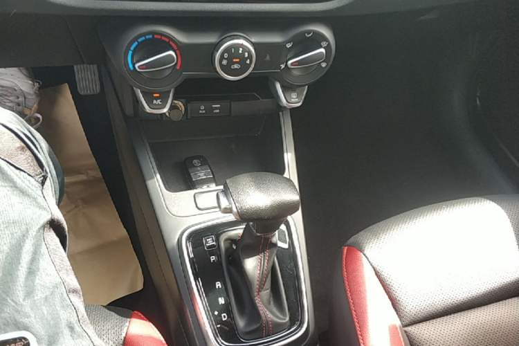 Used Kia KX Cross 2019 1.6L Automatic Dynamic Sunroof Version China VI Gear Lever