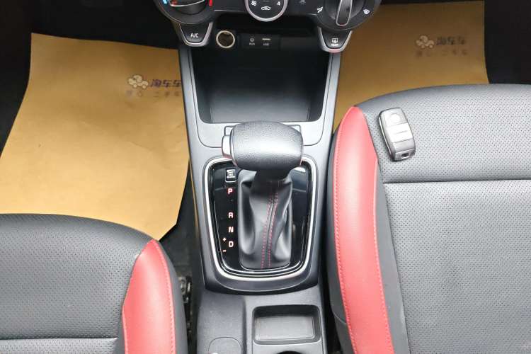 Used Kia KX Cross 2019 1.6L Automatic Dynamic Sunroof Version China VI Gear Lever