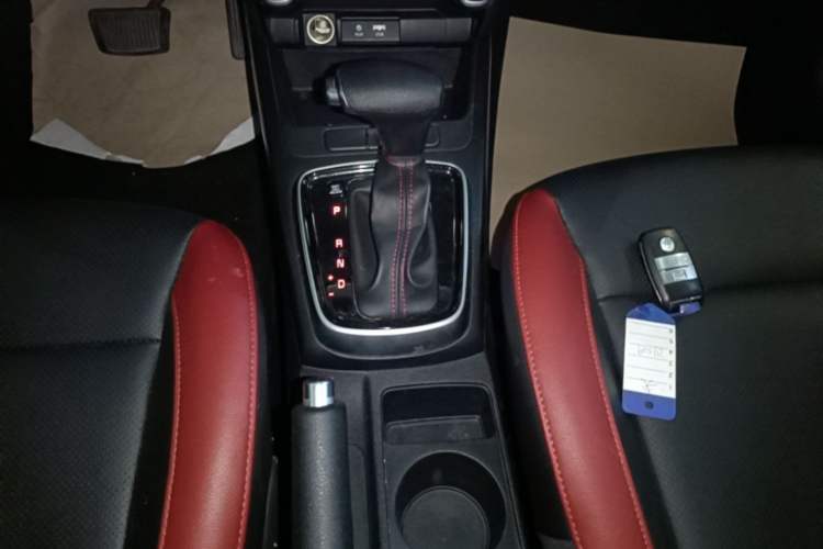 Used Kia KX Cross 2019 1.6L Automatic Dynamic Sunroof Version China VI Gear Lever
