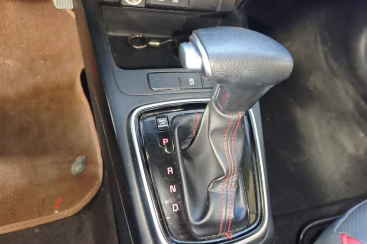 Used Kia KX Cross 2019 1.6L Automatic Dynamic Sunroof Version China VI Gear Lever