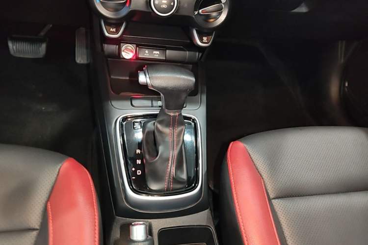 Used Kia KX Cross 2019 1.6L Automatic Dynamic Sunroof Version China VI Gear Lever