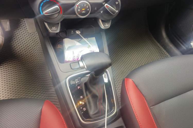Used Kia KX Cross 2019 1.6L Automatic Dynamic Sunroof Version China VI Gear Lever