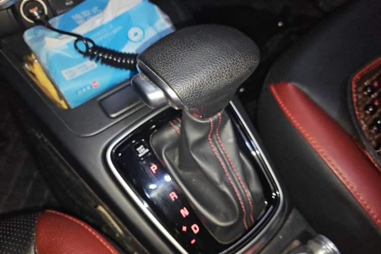 Used Kia KX Cross 2019 1.6L Automatic Dynamic Sunroof Version China VI Gear Lever