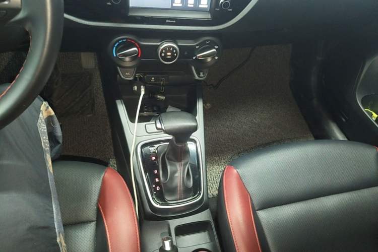 Used Kia KX Cross 2019 1.6L Automatic Dynamic Sunroof Version China VI Gear Lever