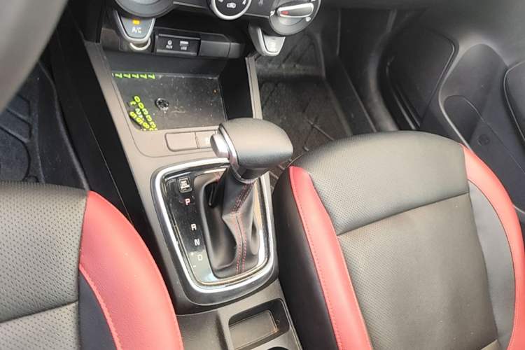 Used Kia KX Cross 2019 1.6L Automatic Dynamic Sunroof Version China VI Gear Lever