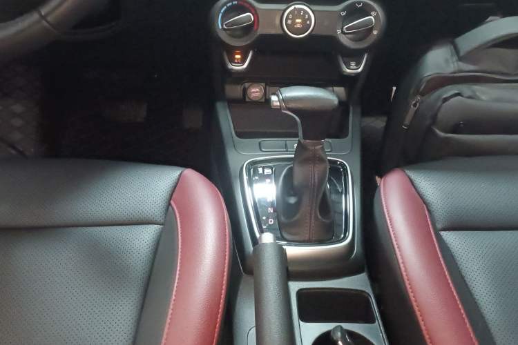 Used Kia KX Cross 2019 1.6L Automatic Dynamic Sunroof Version China VI Gear Lever