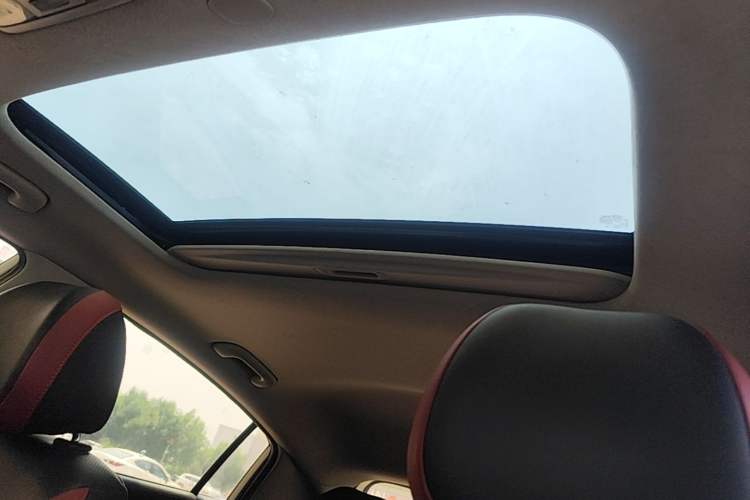 Used Kia KX Cross 2019 1.6L Automatic Dynamic Sunroof Version China VI Headliner