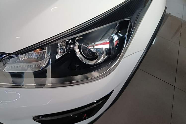 Used Kia KX Cross 2019 1.6L Automatic Dynamic Sunroof Version China VI Left Front Headlight