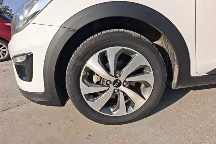 Used Kia KX Cross 2019 1.6L Automatic Dynamic Sunroof Version China VI Left Front Wheel Hub