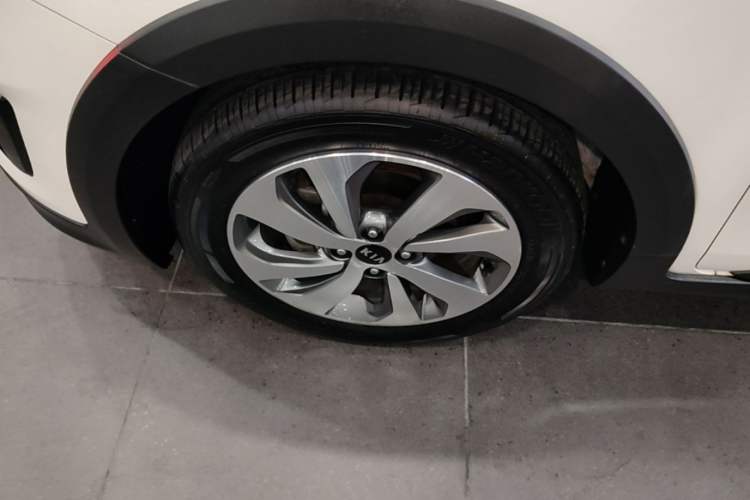 Used Kia KX Cross 2019 1.6L Automatic Dynamic Sunroof Version China VI Left Front Wheel Hub