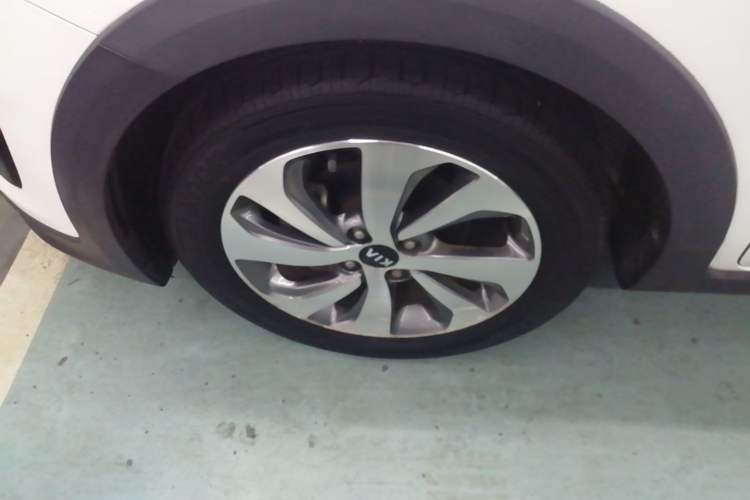 Used Kia KX Cross 2019 1.6L Automatic Dynamic Sunroof Version China VI Left Front Wheel Hub