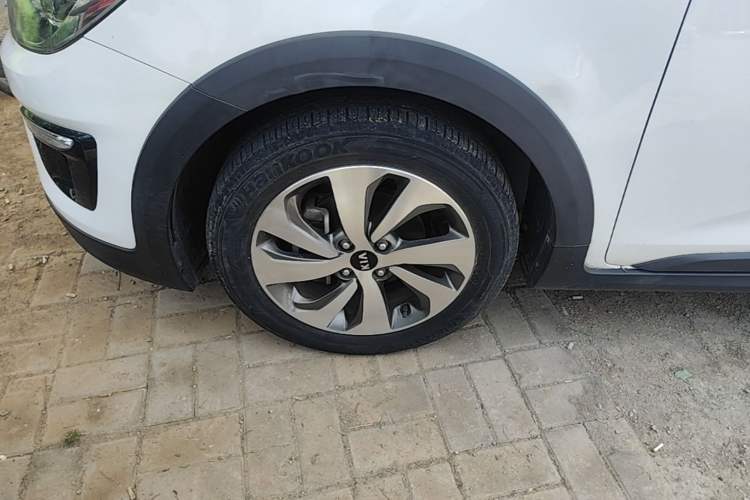 Used Kia KX Cross 2019 1.6L Automatic Dynamic Sunroof Version China VI Left Front Wheel Hub