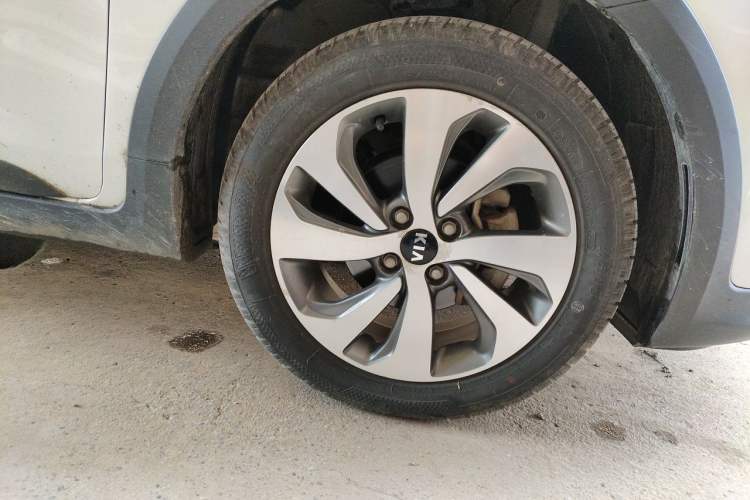 Used Kia KX Cross 2019 1.6L Automatic Dynamic Sunroof Version China VI Right Front Wheel Hub