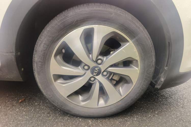 Used Kia KX Cross 2019 1.6L Automatic Dynamic Sunroof Version China VI Right Front Wheel Hub