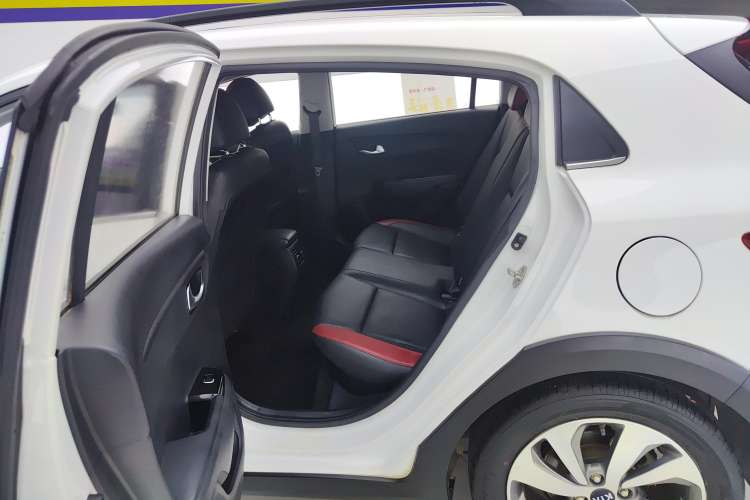 Used Kia KX Cross 2019 1.6L Automatic Dynamic Sunroof Version China VI Right Rear Seat