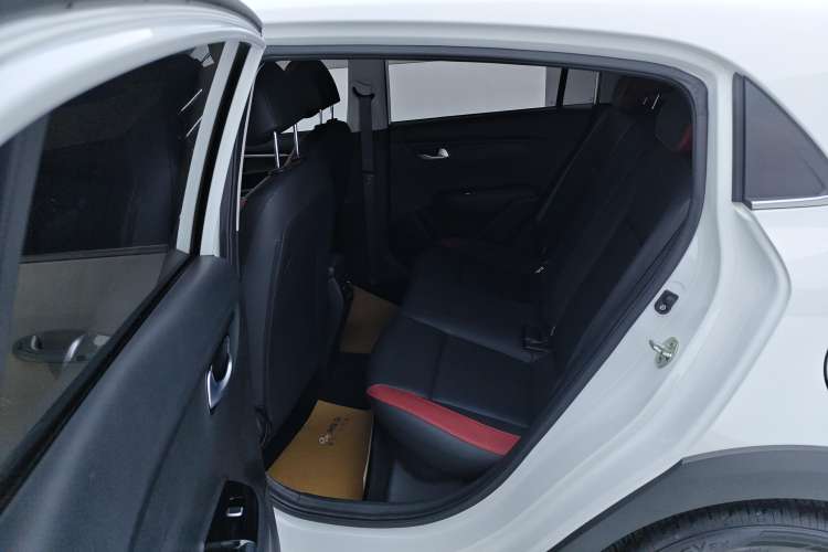 Used Kia KX Cross 2019 1.6L Automatic Dynamic Sunroof Version China VI Right Rear Seat
