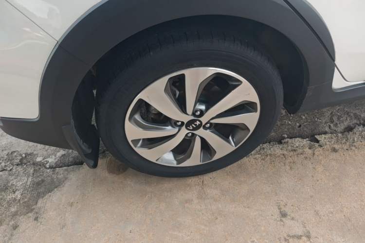 Used Kia KX Cross 2019 1.6L Automatic Dynamic Sunroof Version China VI Right Rear Wheel Hub